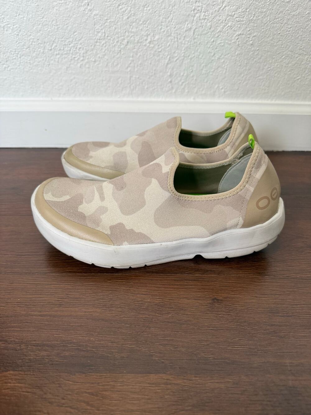 OOFOS OOmg EeZee Low Shoes Tan Camo Women's Sz 10 Casual Comfort Support